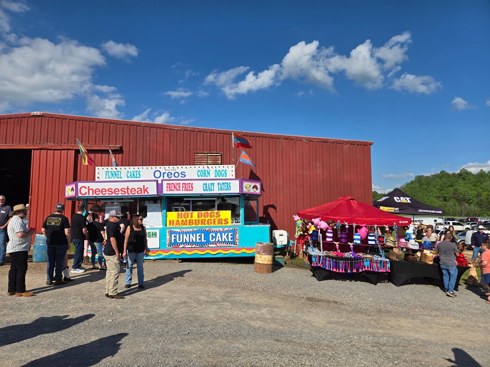 Family rodeo event at Red Gate Quarter Horses in East Tennessee